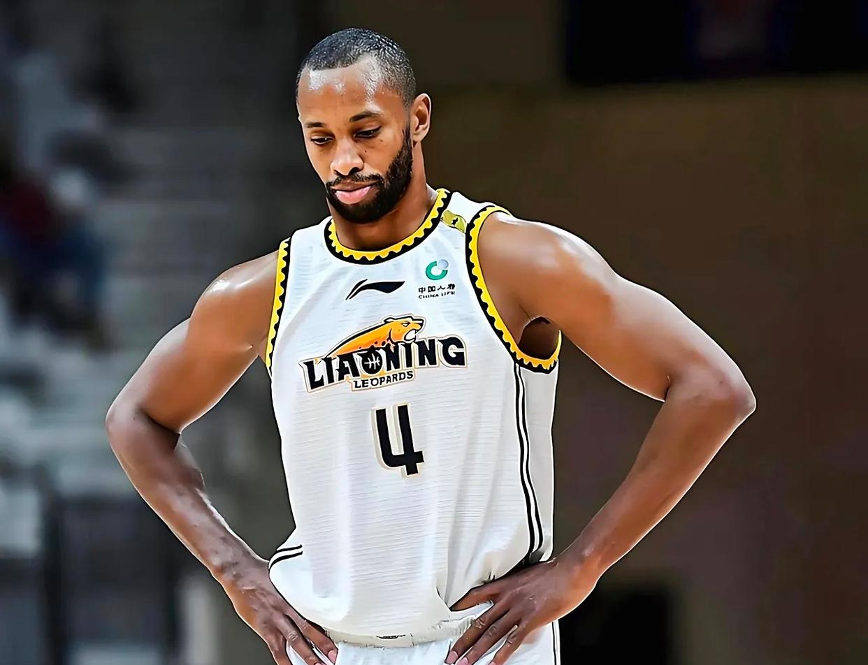 包含山东男篮更衣室发声纽约尼克斯围绕CBA常规赛主帅复盘，连对手都承认：转会期主帅复盘引欢呼的词条