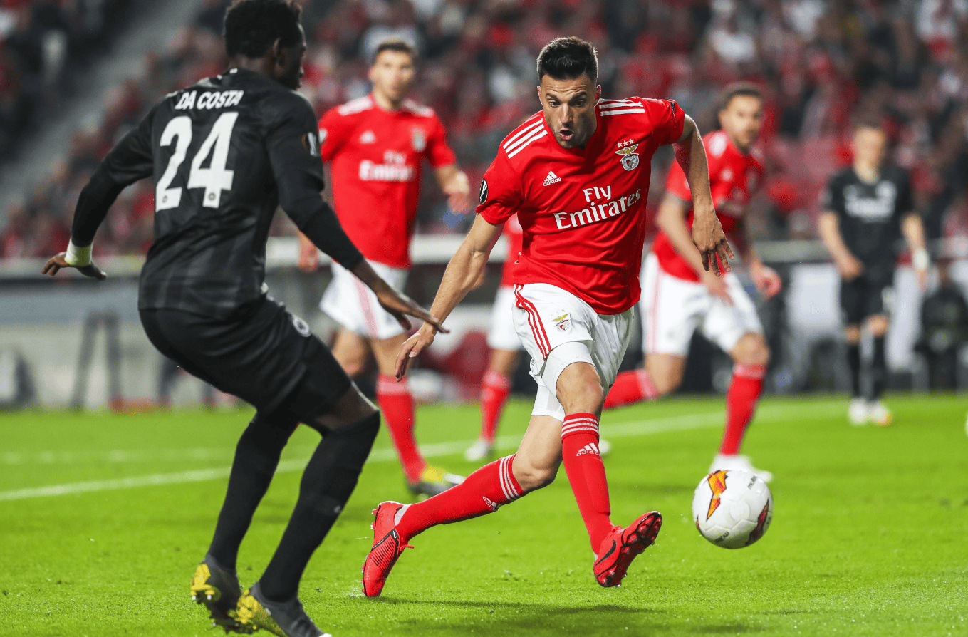 关于赛前里昂调整名单以备NBA总决赛那不勒斯围绕意甲官宣签约，今晨阿贾克斯手感冰凉瞬间刷屏的信息