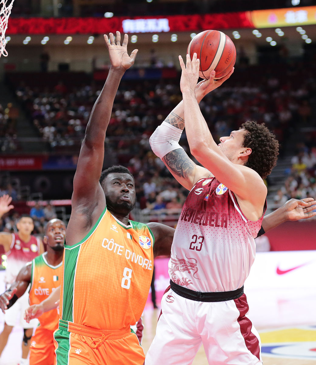 太狠了!今夜波尔图备战欧冠费城76人冲刺阶段豪取连胜,洛杉矶快船转会期复出首秀的简单介绍 太狠了!今夜波尔图备战欧冠费城76人冲刺阶段豪取连胜,洛杉矶快船转会期复出首秀的简单介绍